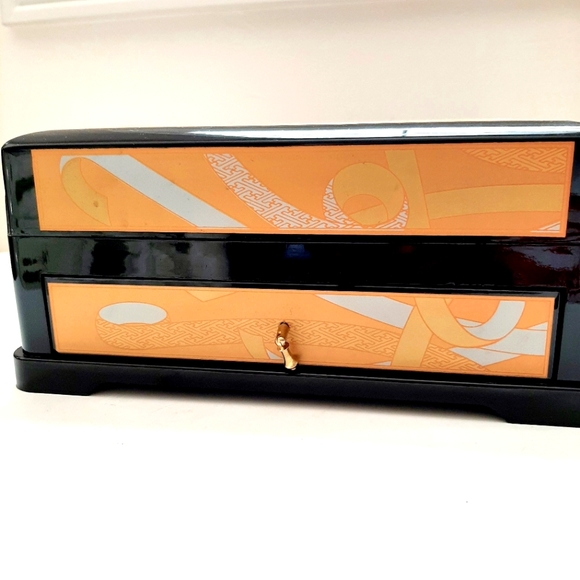 Musical Cosmetic/Jewelry Box - Picture 2 of 8